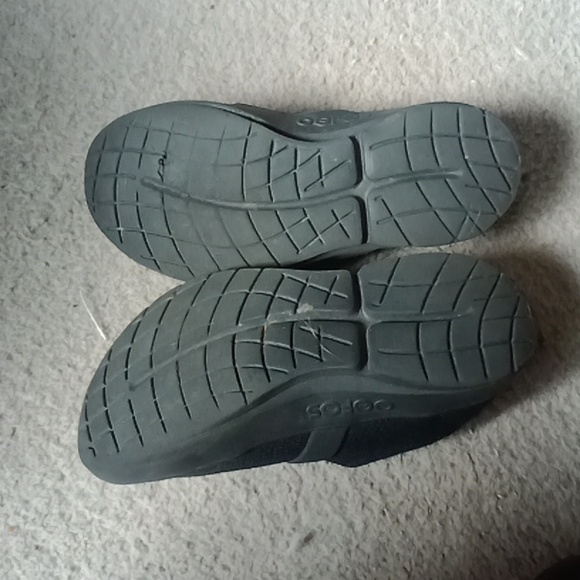 Oofos - Picture 4 of 5